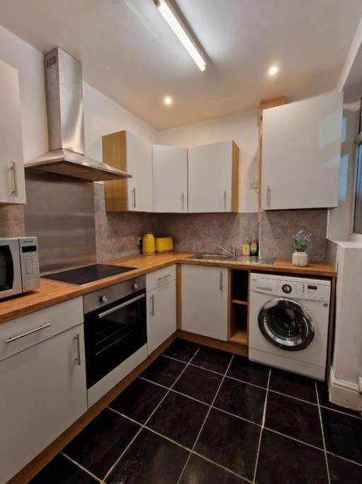 Stunning 3 Bedroom Near Ng Hospital Sheffield