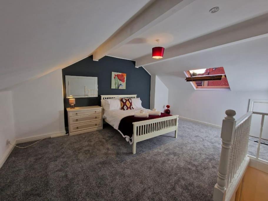 Stunning 3 Bedroom Near Ng Hospital