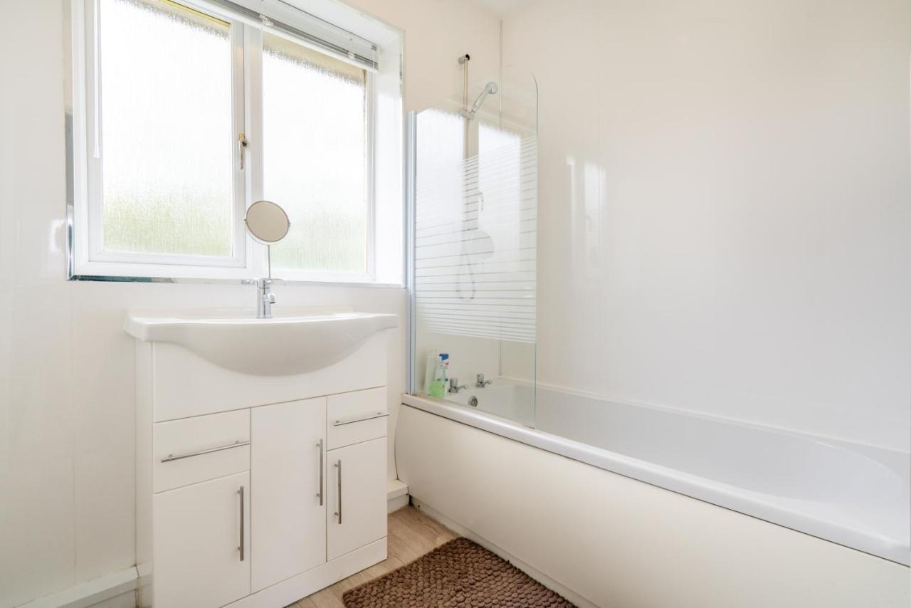 Stylish & Comfortable 3br Spacious With Parking *