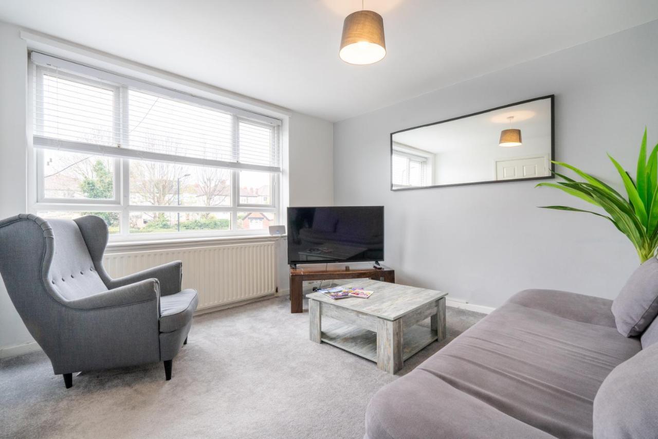 Holiday home Stylish & Comfortable 3br Spacious With Parking