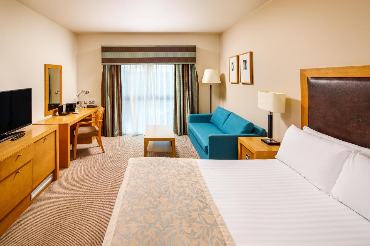 Mercure Parkway Hotel 4*