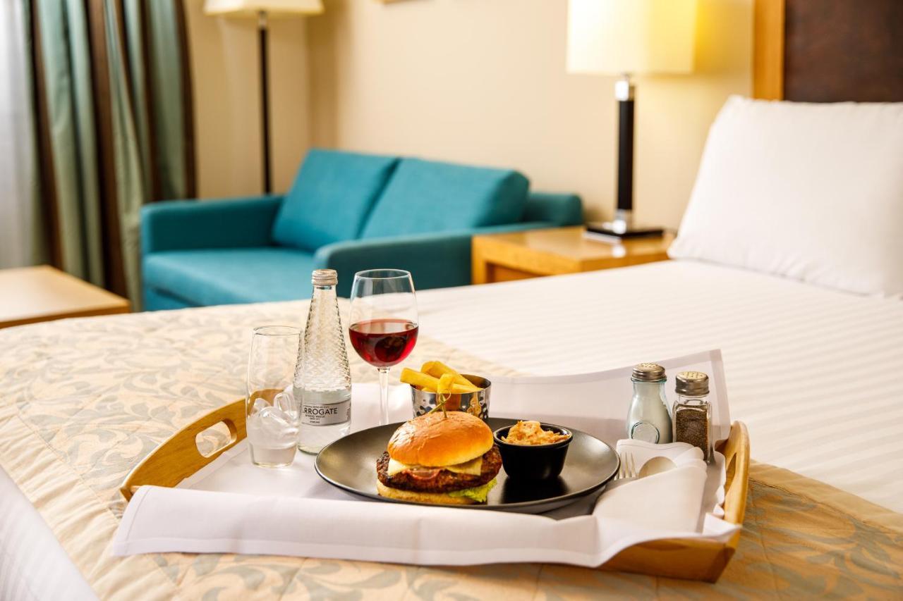 Mercure Parkway Hotel 4*