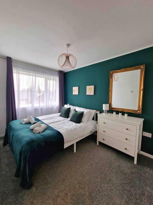 Casa de férias Stunning Gem Detached With Drive