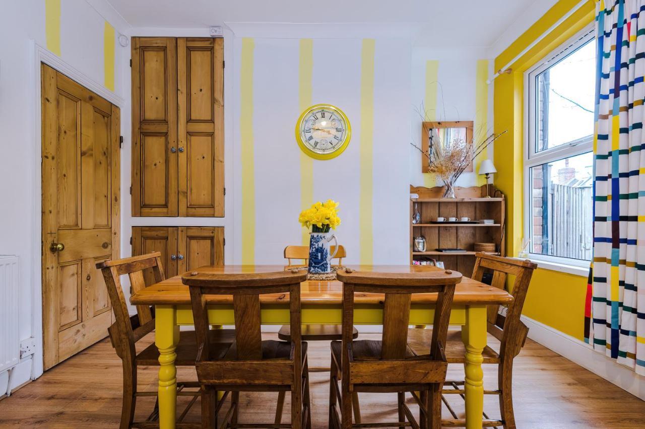 Cosy House With Garden & Parking,