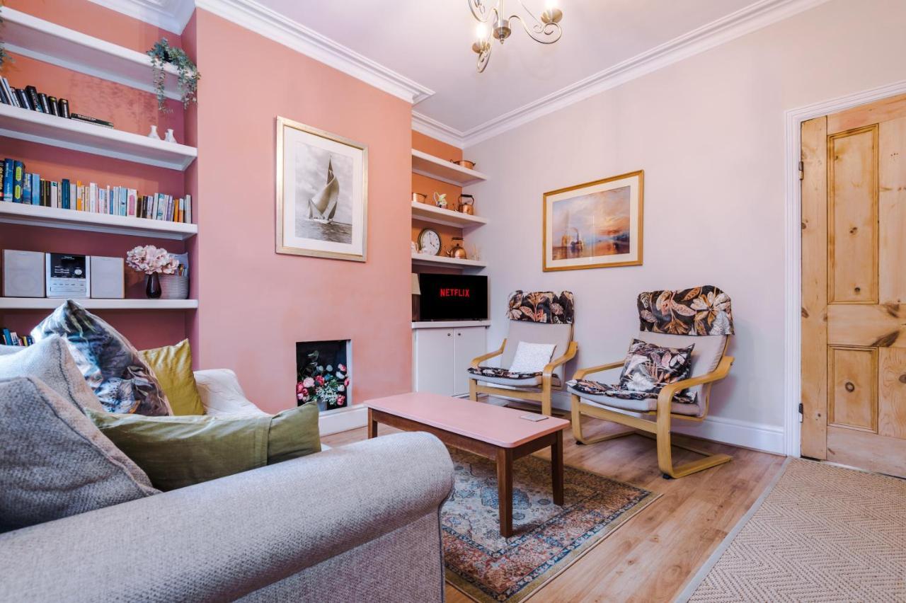 Cosy House With Garden & Parking, Sheffield