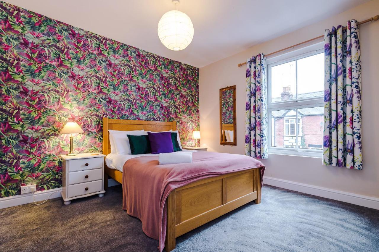 Cosy House With Garden & Parking, * Sheffield