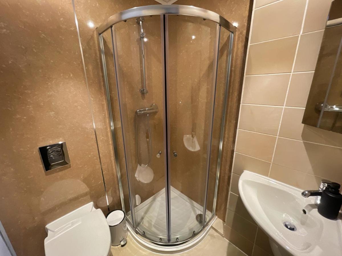 Apartment Historic Clock Tower With Rooftop Terrace And Free Secure Parking Sheffield