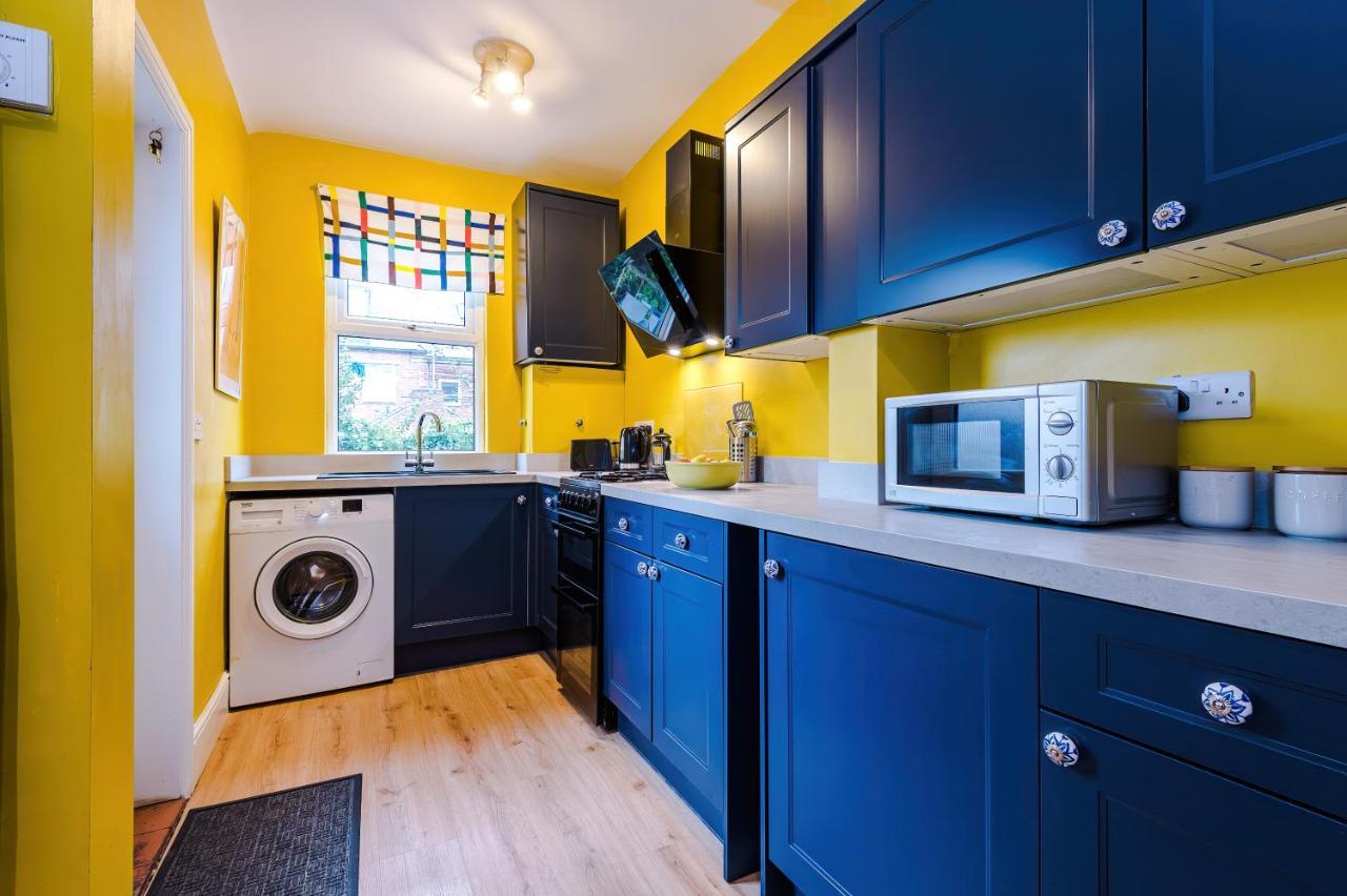 Cosy House With Garden & Parking, *