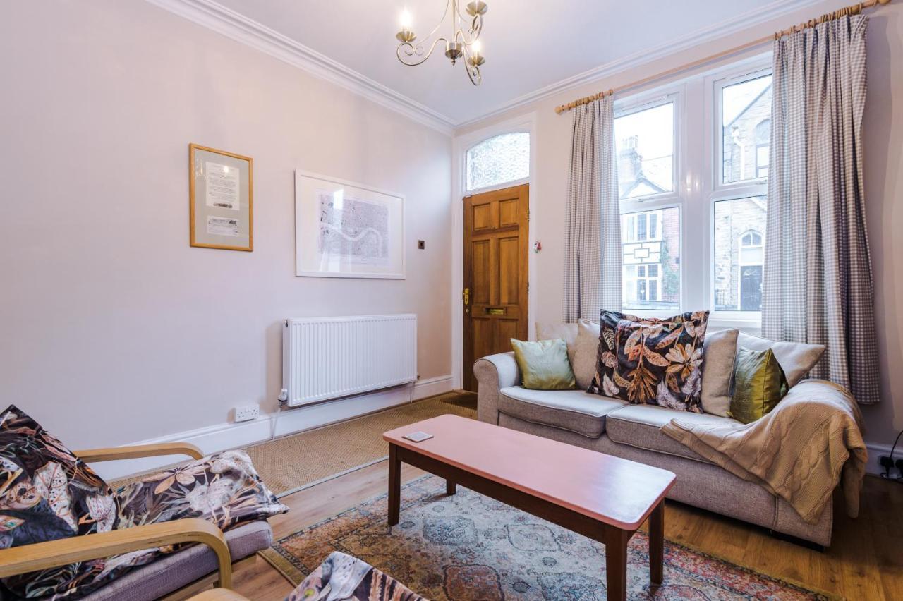 Holiday home Cosy House With Garden & Parking, *