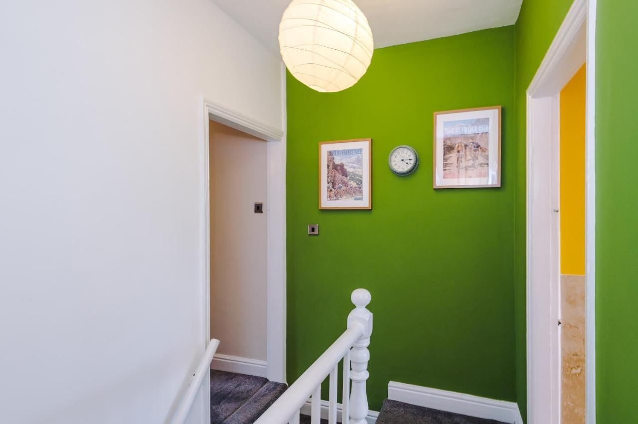 Cosy House With Garden & Parking,
