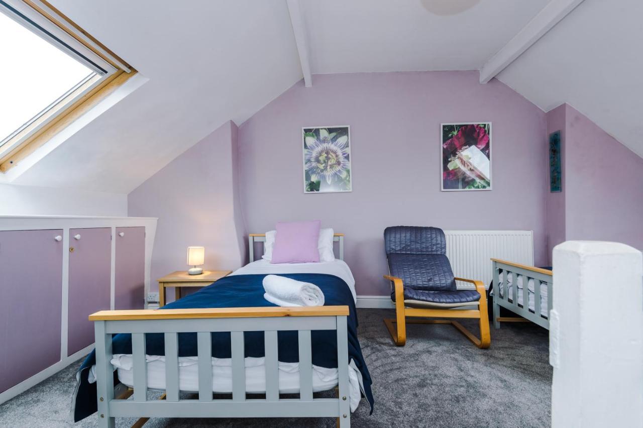 Cosy House With Garden & Parking, * Sheffield