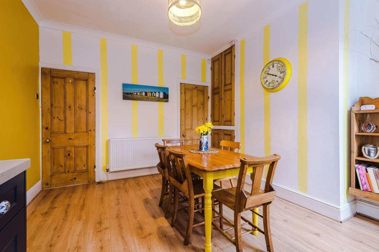 Cosy House With Garden & Parking, *