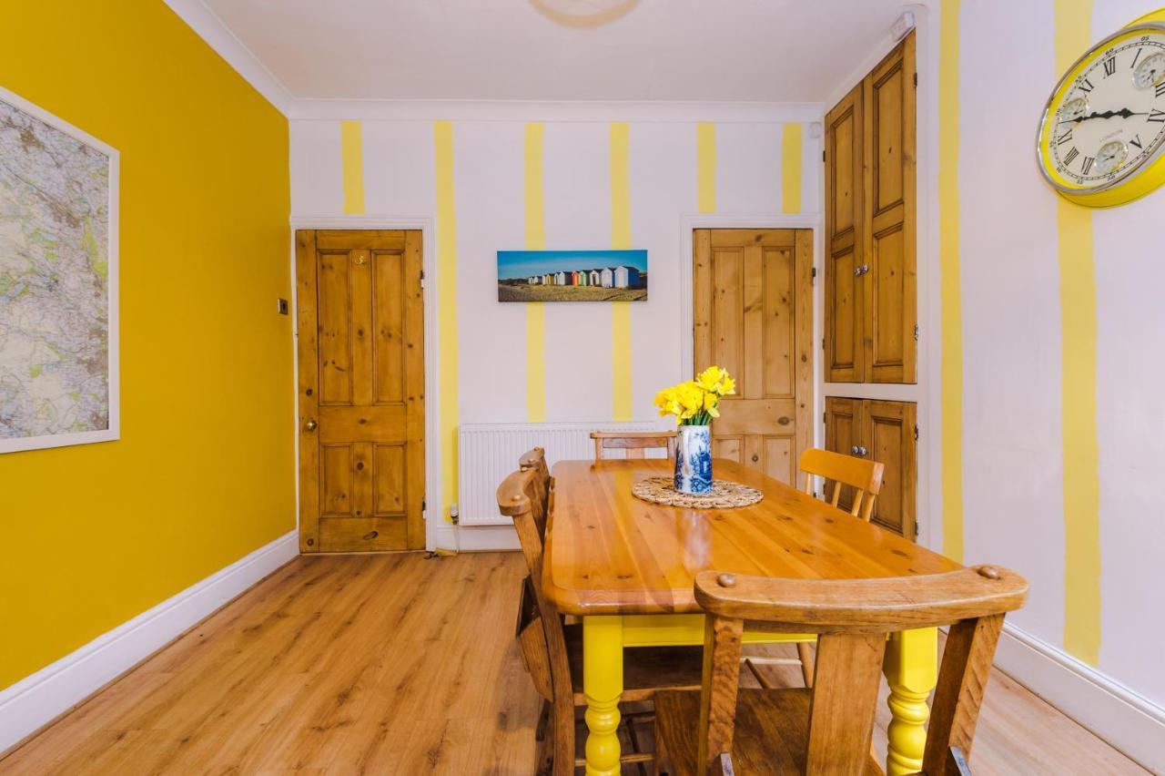 Cosy House With Garden & Parking, Sheffield
