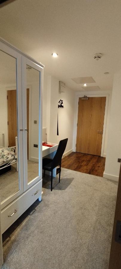 Earl Street 122 *