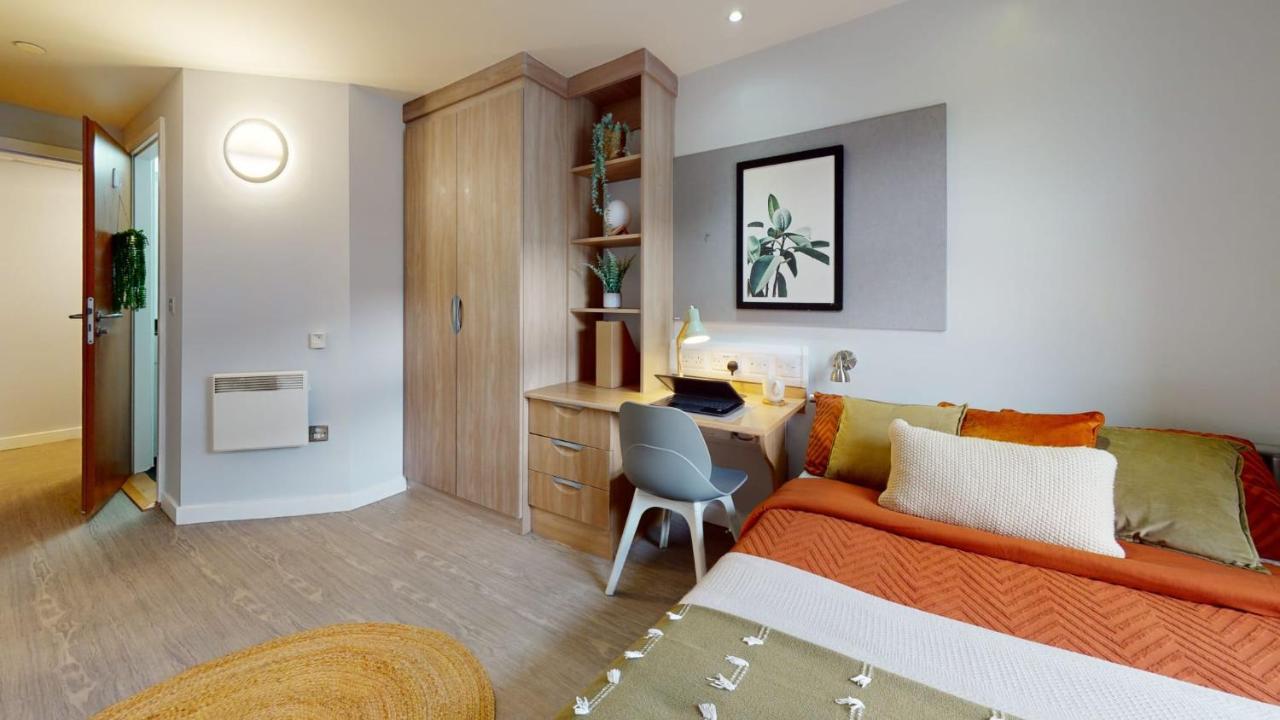 Apartment Ensuite Bedrooms With Shared Kitchen And 5 Bedroom At Iq Steel In