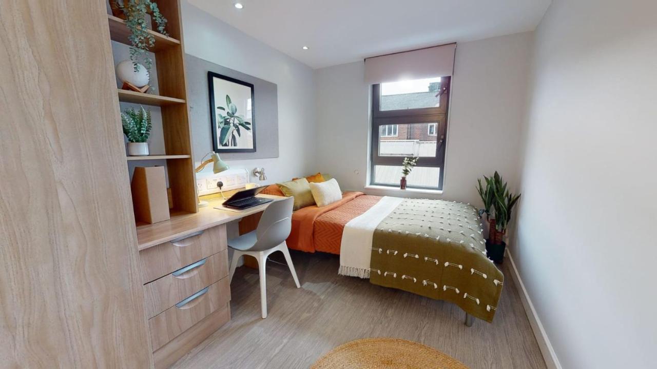 Apartment Ensuite Bedrooms With Shared Kitchen And 5 Bedroom At Iq Steel In
