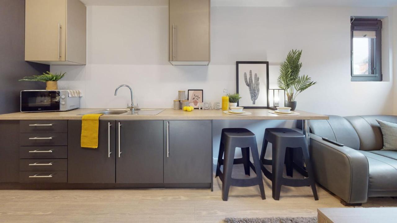 Apartment Ensuite Bedrooms With Shared Kitchen And 5 Bedroom At Iq Steel In