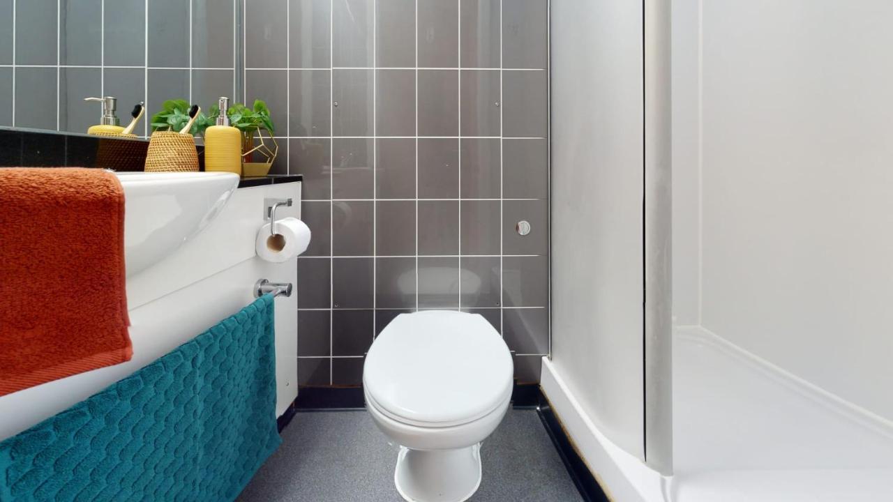 Apartment Ensuite Bedrooms With Shared Kitchen And 5 Bedroom At Iq Steel In Sheffield