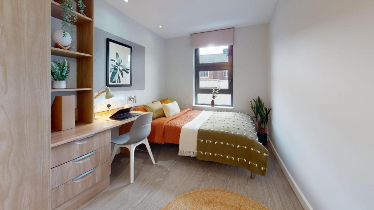 Ensuite Bedrooms With Shared Kitchen And 5 Bedroom At Iq Steel In Apartment *