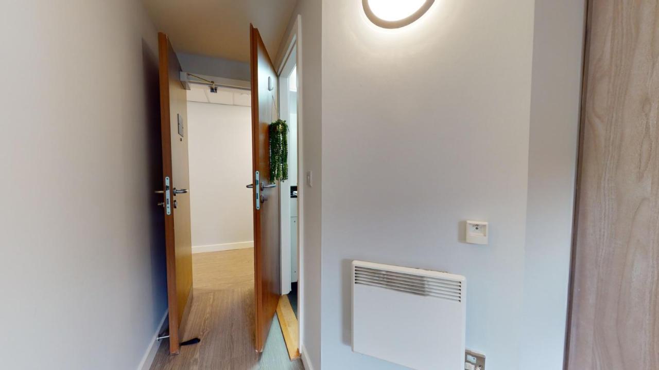 Apartment Ensuite Bedrooms With Shared Kitchen And 5 Bedroom At Iq Steel In