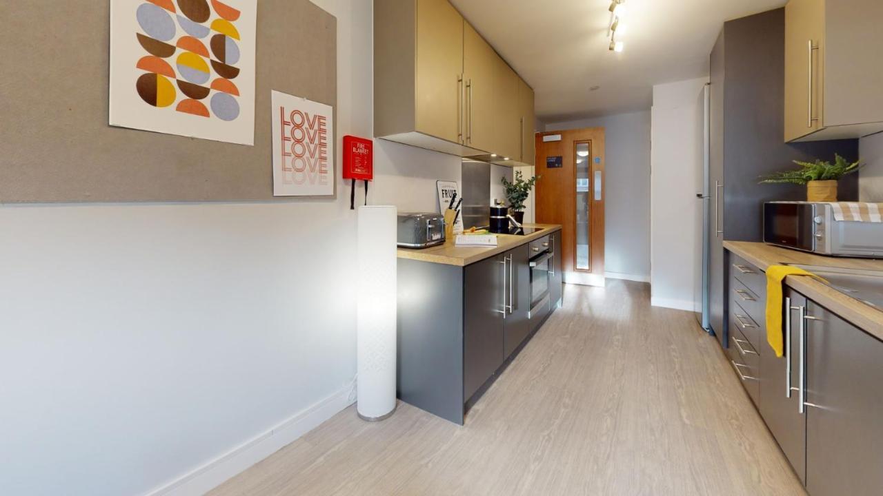 Apartment Ensuite Bedrooms With Shared Kitchen And 5 Bedroom At Iq Steel In