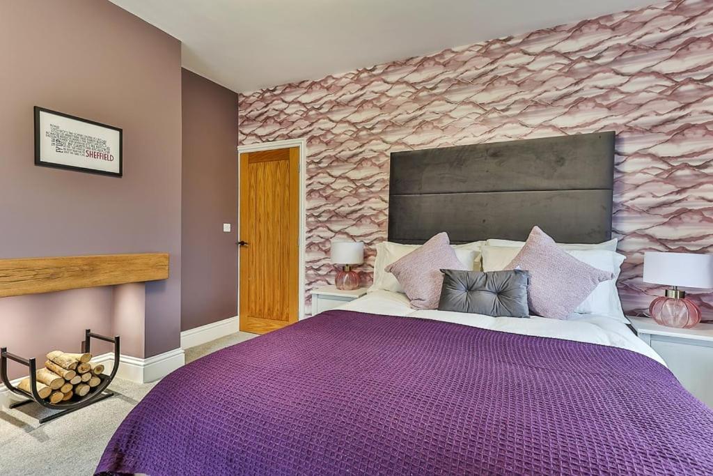 Luxury Spacious Pad With Games * Sheffield