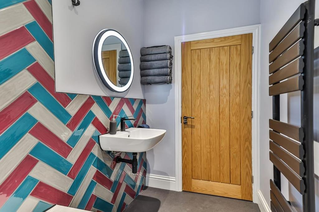 Luxury Spacious Pad With Games