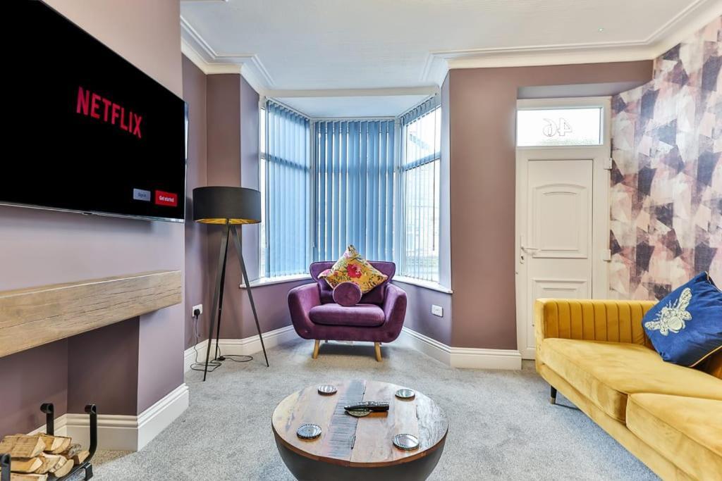Luxury Spacious Pad With Games * Sheffield