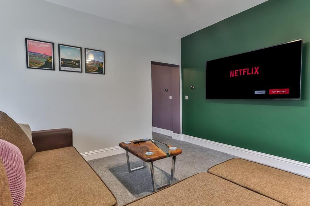 Luxury Spacious Pad With Games *