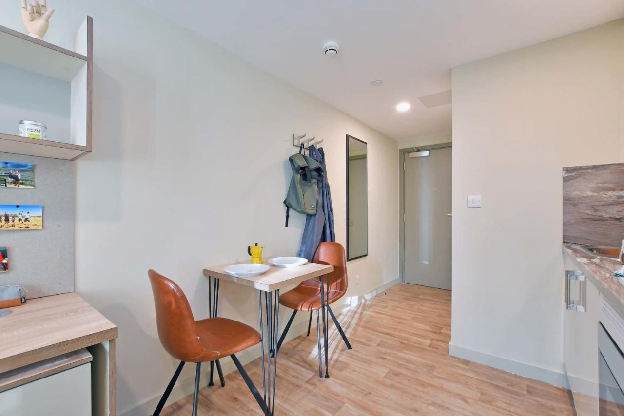 Apartment For Students Only And Ensuite Bedrooms With Shared Kitchen At Liv Student In *