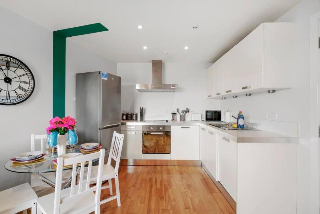 Lovely Flat - Parking - Balcony Apartment