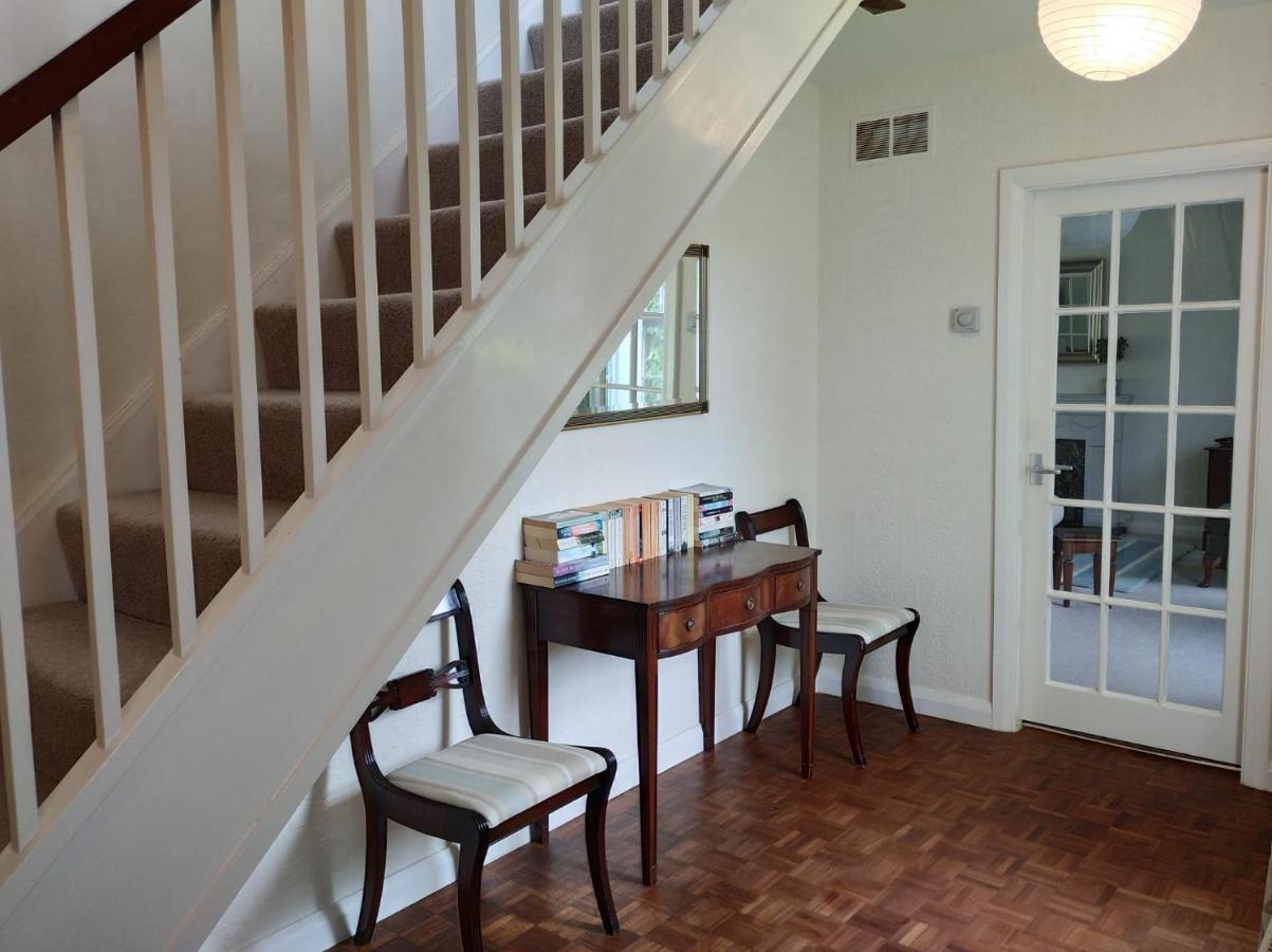Spacious 4 Bedroom House With Garden And Parking *