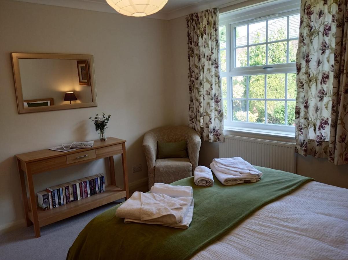 Spacious 4 Bedroom House With Garden And Parking Holiday home Sheffield