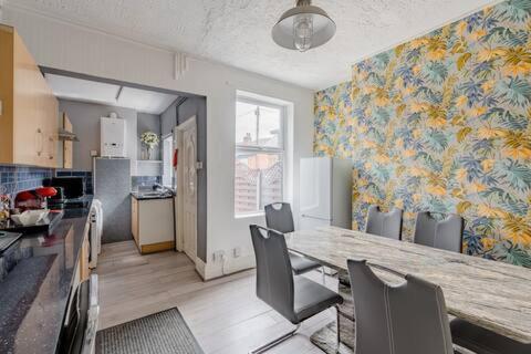 Highfields House - Free Wifi - Free Local Parking *