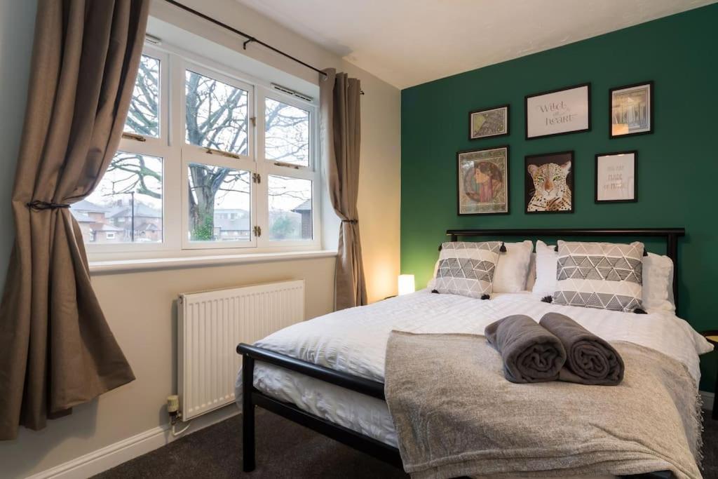 Stylish Two Bedroom *