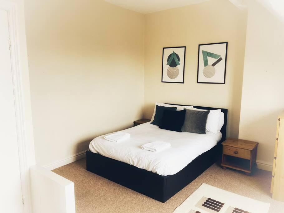 Views Over The Peak District With Wifi Apartment *