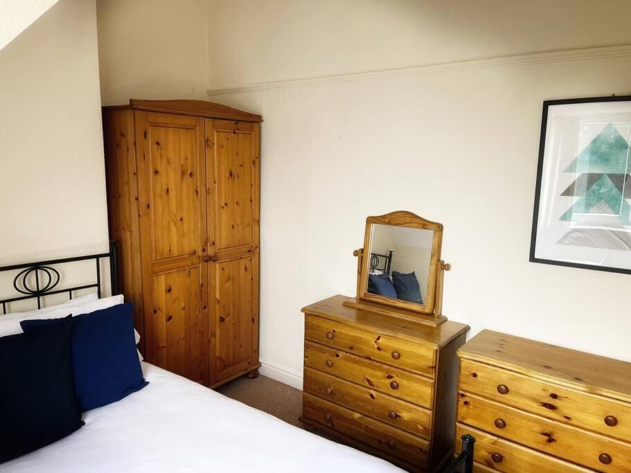 Views Over The Peak District With Wifi Apartment *