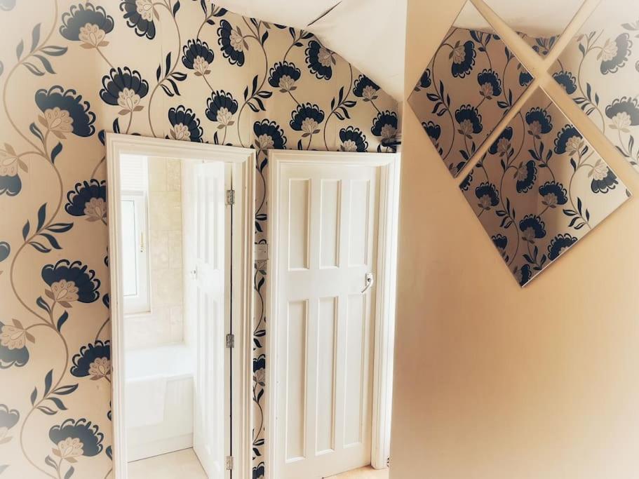 Views Over The Peak District With Wifi Apartment *