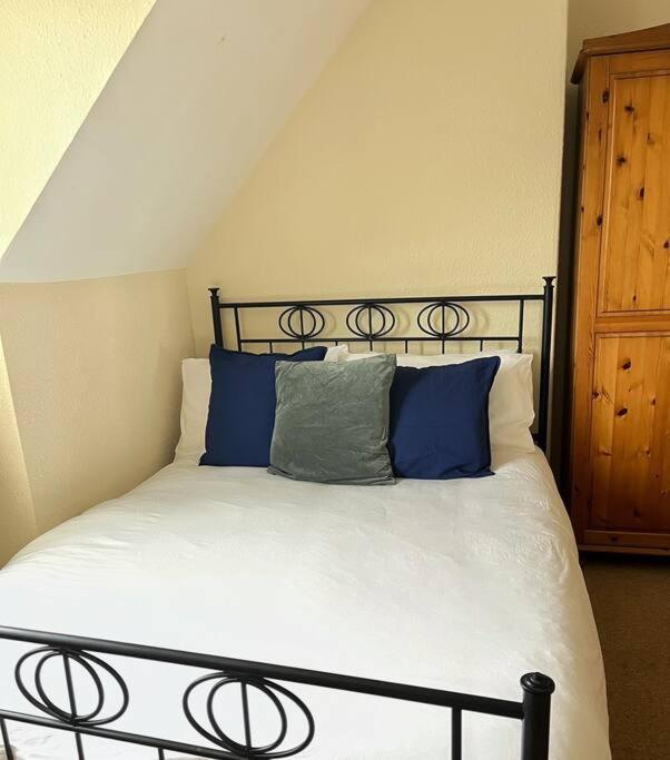 Views Over The Peak District With Wifi Apartment *