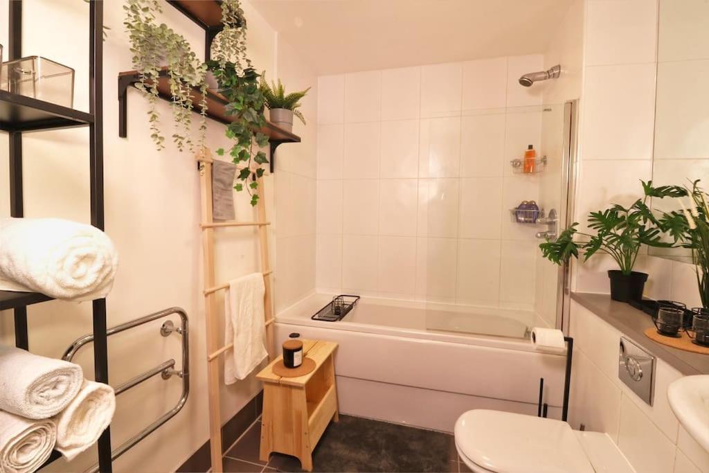 Spacious Private Flat In Centre