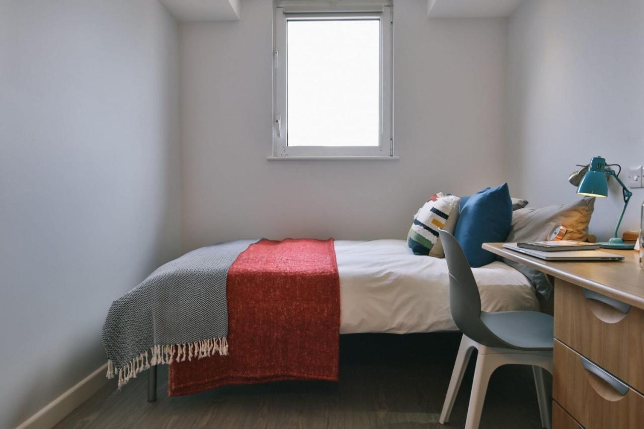 Apartment Ensuite Bedrooms With Shared Kitchen And 5 Bedroom At Iq Steel In Sheffield