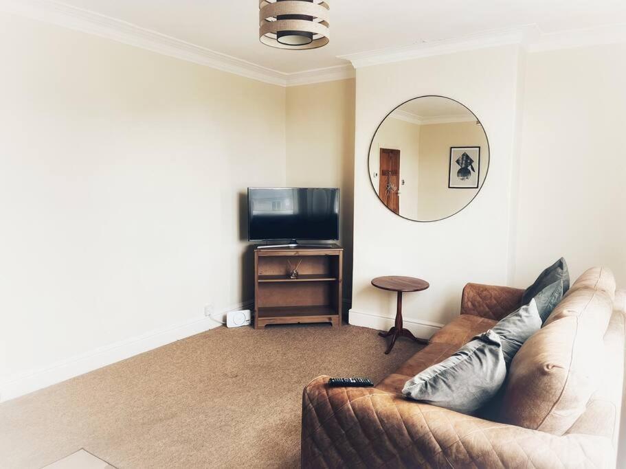Views Over The Peak District With Wifi Apartment *
