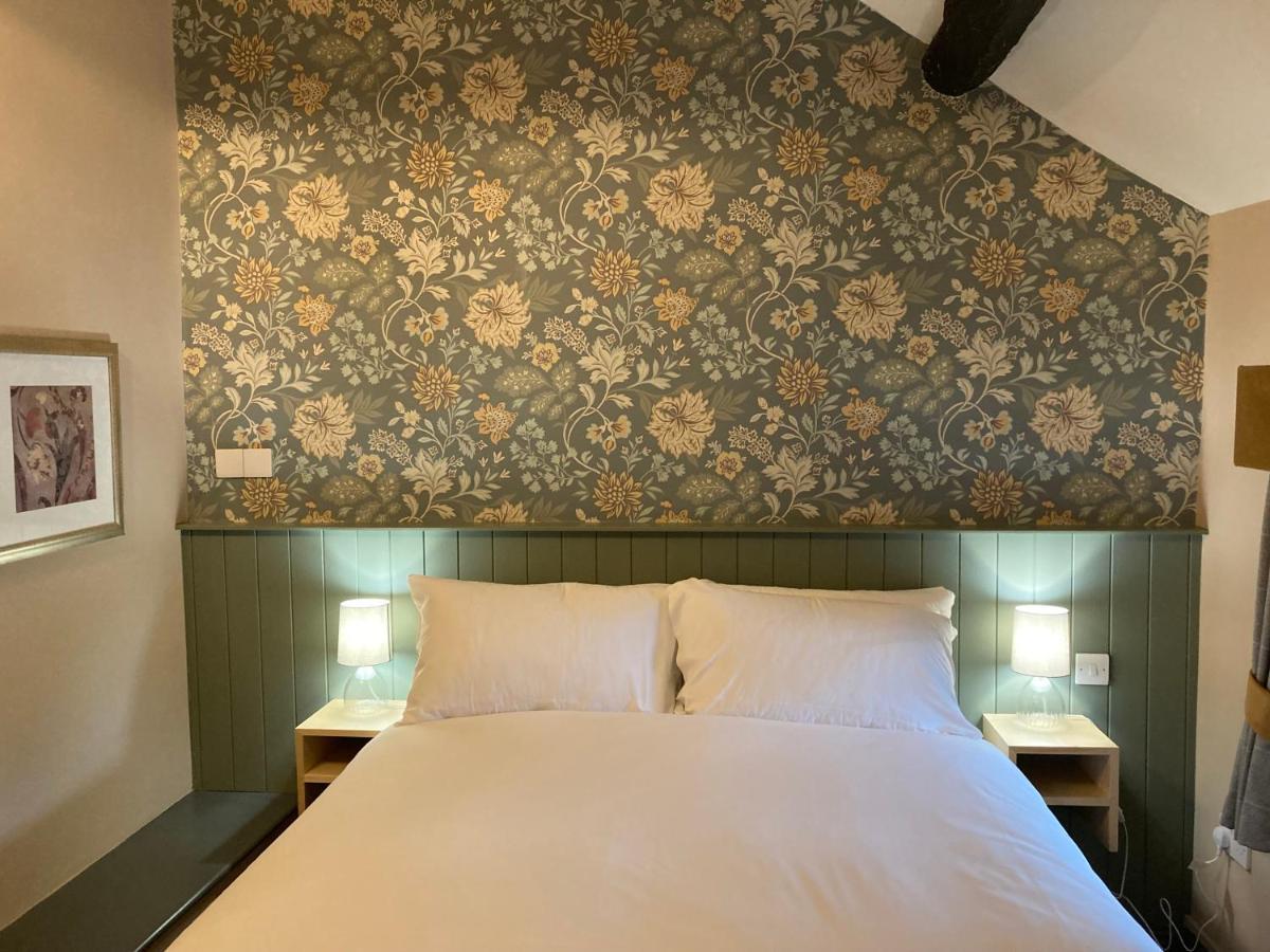 Hotel The Cross Scythes 4*