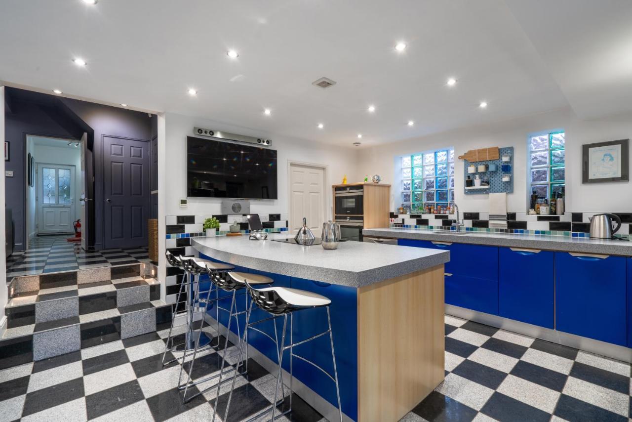 5 Dobcroft Road *
