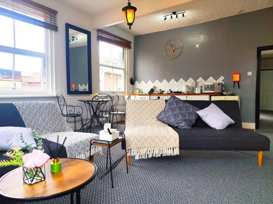 Elite Living - Centre Accommodates Up To 5 Apartment *