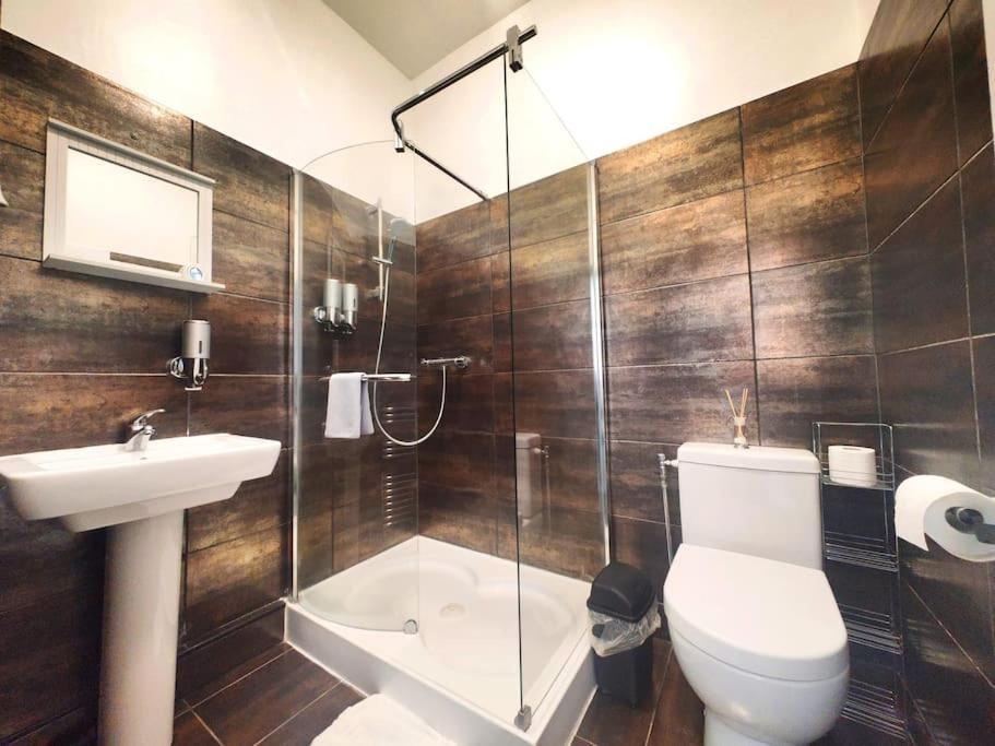 Elite Living - Centre Accommodates Up To 5 Apartment *