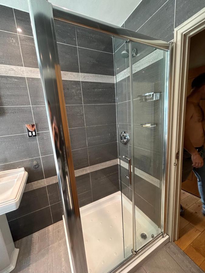 Luxury - Great Location Apartment