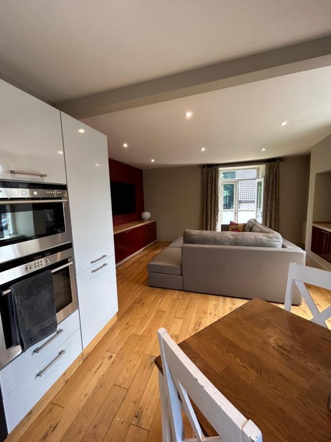 Luxury - Great Location Apartment