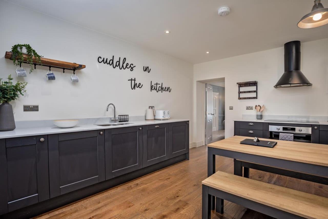 Paradise Square Remodelled 18th Century Ground Floor Apartment Sheffield