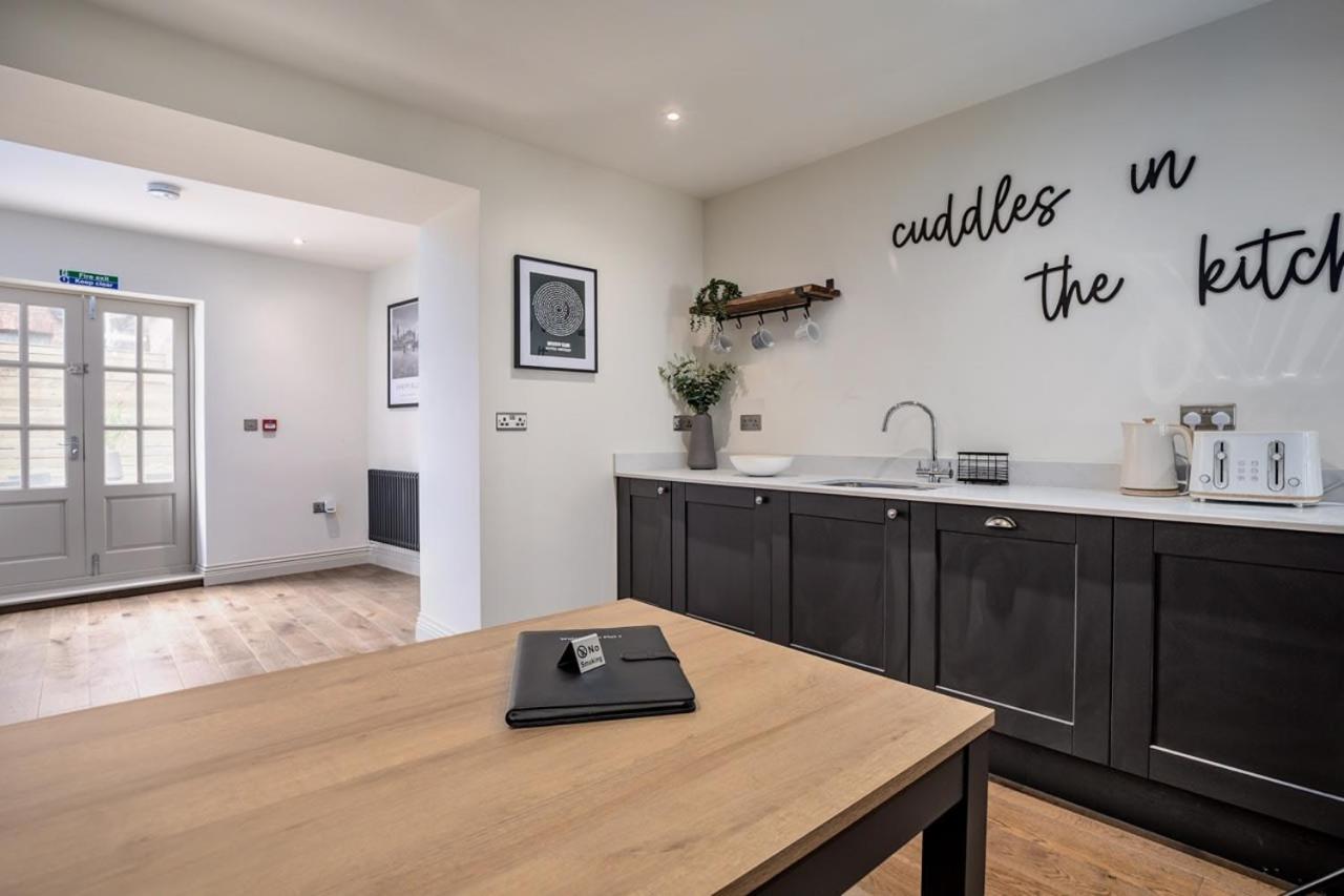 Apartment Paradise Square Remodelled 18th Century Ground Floor